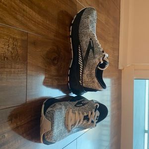 Brooks Adrenaline -21. Size 7